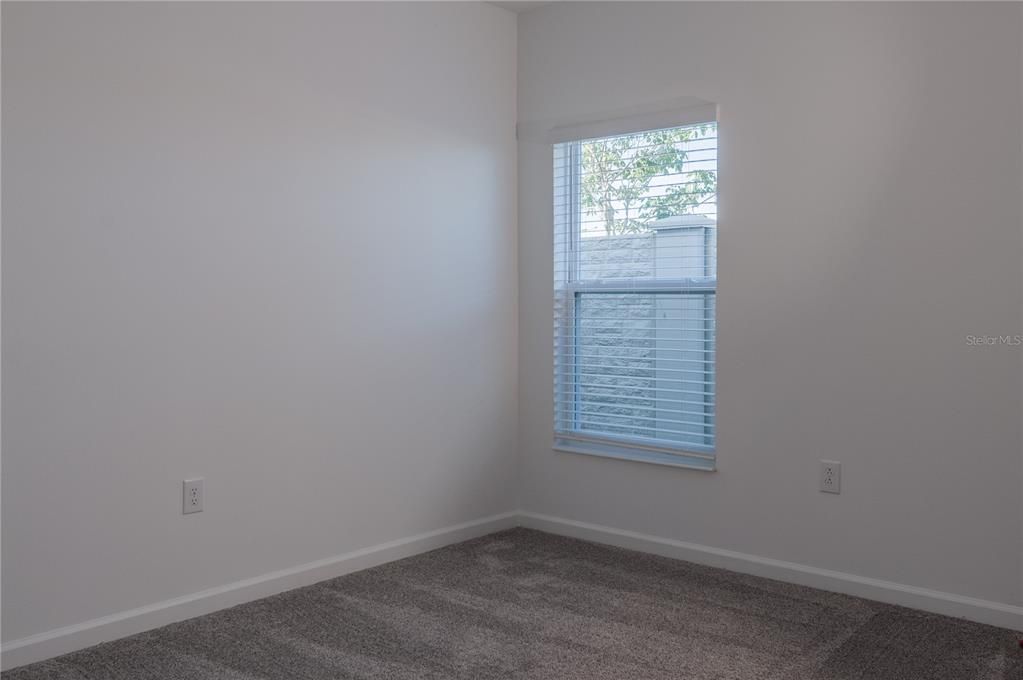 For Rent: $2,350 (4 beds, 2 baths, 1939 Square Feet)