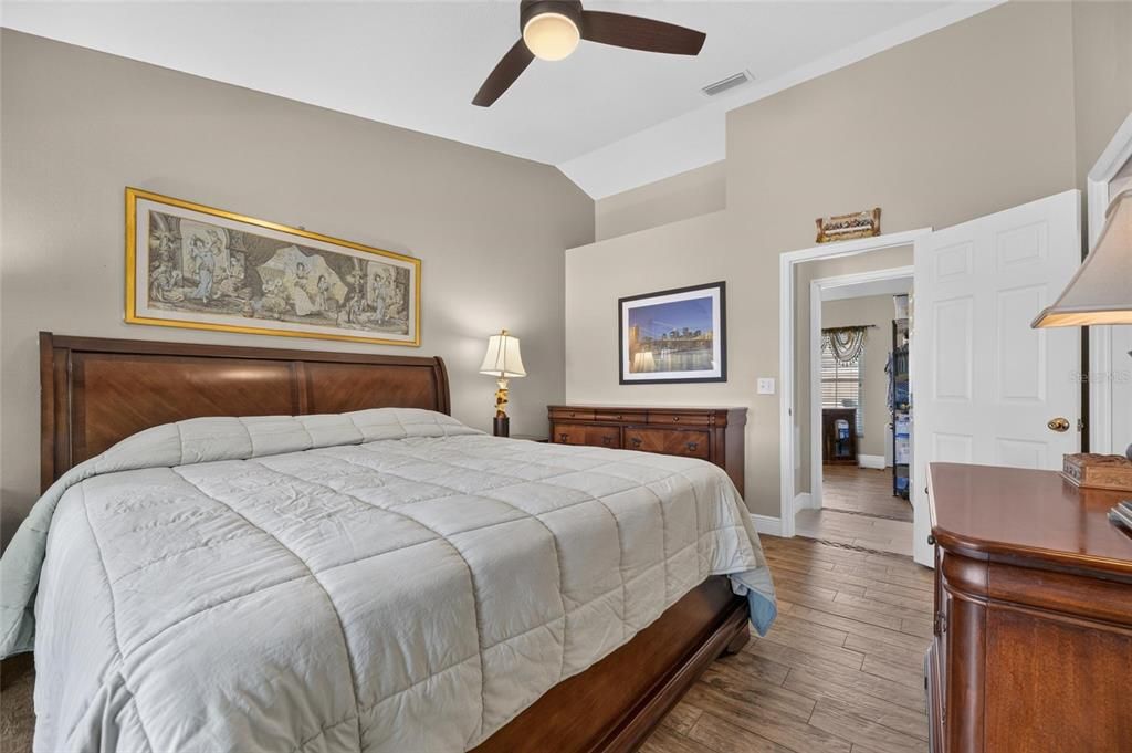 For Sale: $539,000 (5 beds, 3 baths, 2045 Square Feet)