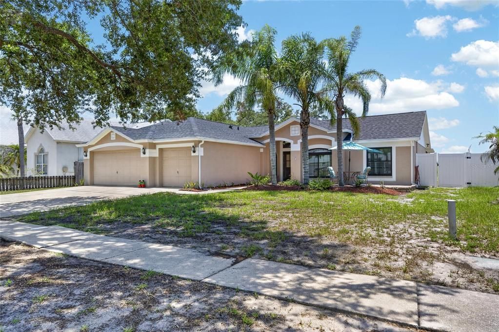 For Sale: $539,000 (5 beds, 3 baths, 2045 Square Feet)