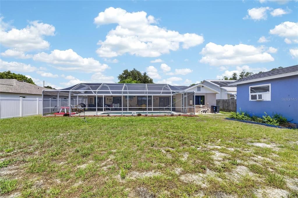 For Sale: $539,000 (5 beds, 3 baths, 2045 Square Feet)