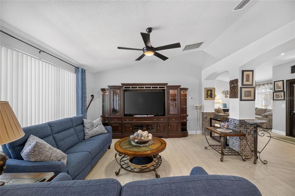 For Sale: $539,000 (5 beds, 3 baths, 2045 Square Feet)