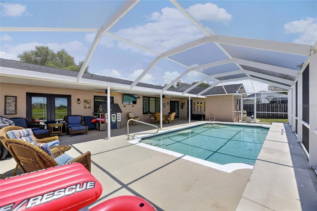 For Sale: $539,000 (5 beds, 3 baths, 2045 Square Feet)