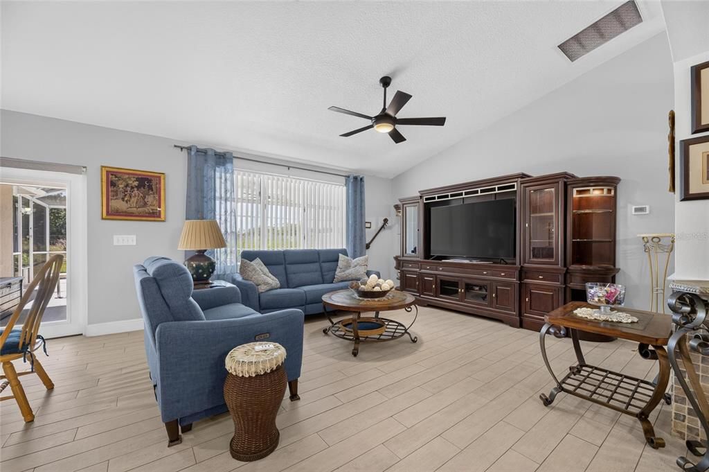 For Sale: $539,000 (5 beds, 3 baths, 2045 Square Feet)