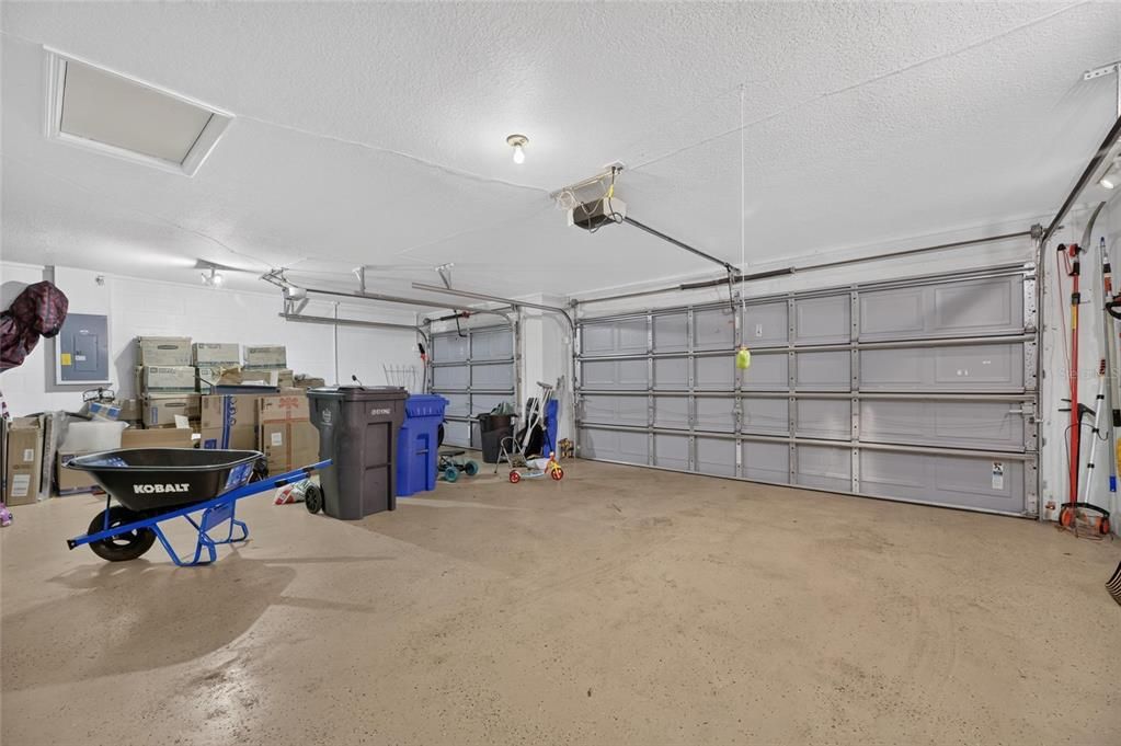 For Sale: $539,000 (5 beds, 3 baths, 2045 Square Feet)