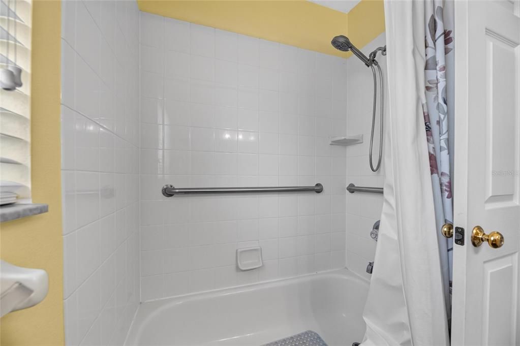For Sale: $539,000 (5 beds, 3 baths, 2045 Square Feet)