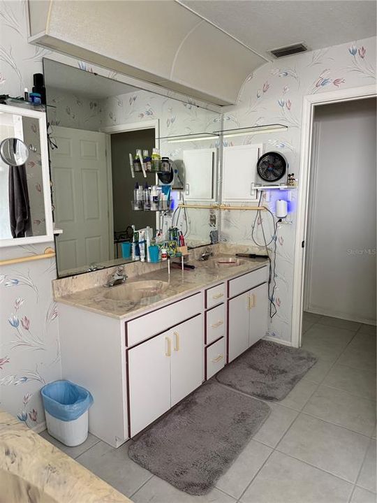 For Sale: $489,900 (3 beds, 2 baths, 2160 Square Feet)