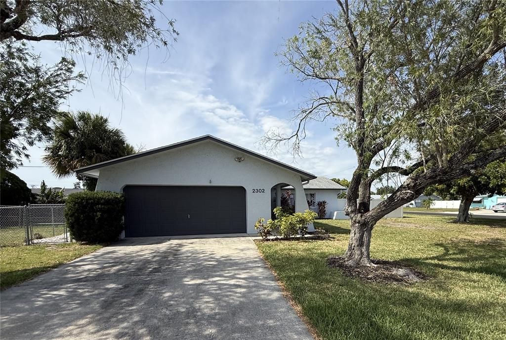 For Sale: $260,000 (2 beds, 2 baths, 1196 Square Feet)