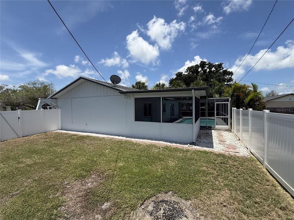 For Sale: $260,000 (2 beds, 2 baths, 1196 Square Feet)