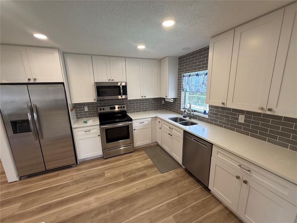 For Sale: $260,000 (2 beds, 2 baths, 1196 Square Feet)
