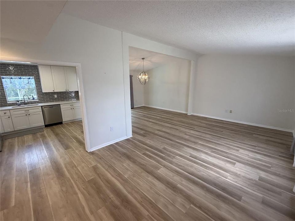 For Sale: $260,000 (2 beds, 2 baths, 1196 Square Feet)