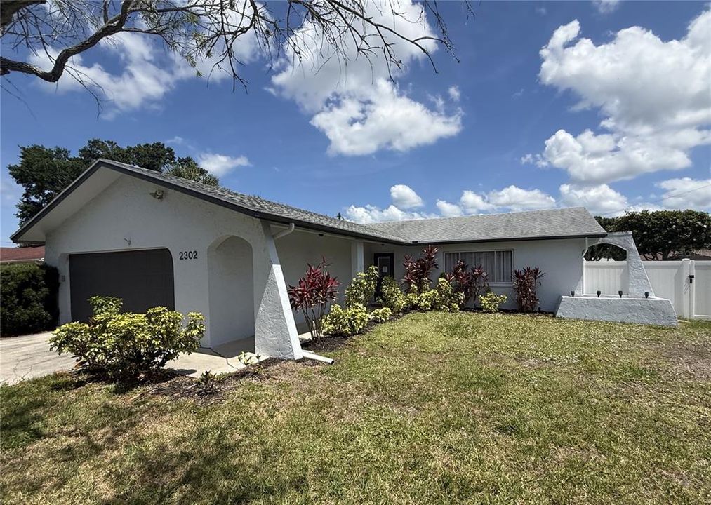 For Sale: $260,000 (2 beds, 2 baths, 1196 Square Feet)