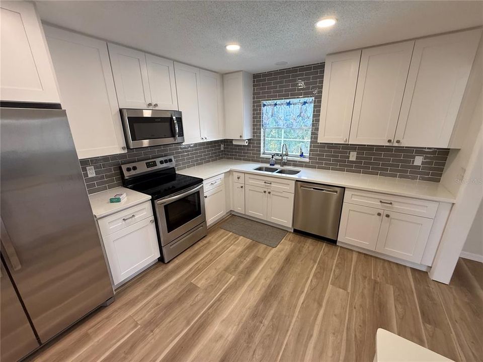 For Sale: $260,000 (2 beds, 2 baths, 1196 Square Feet)