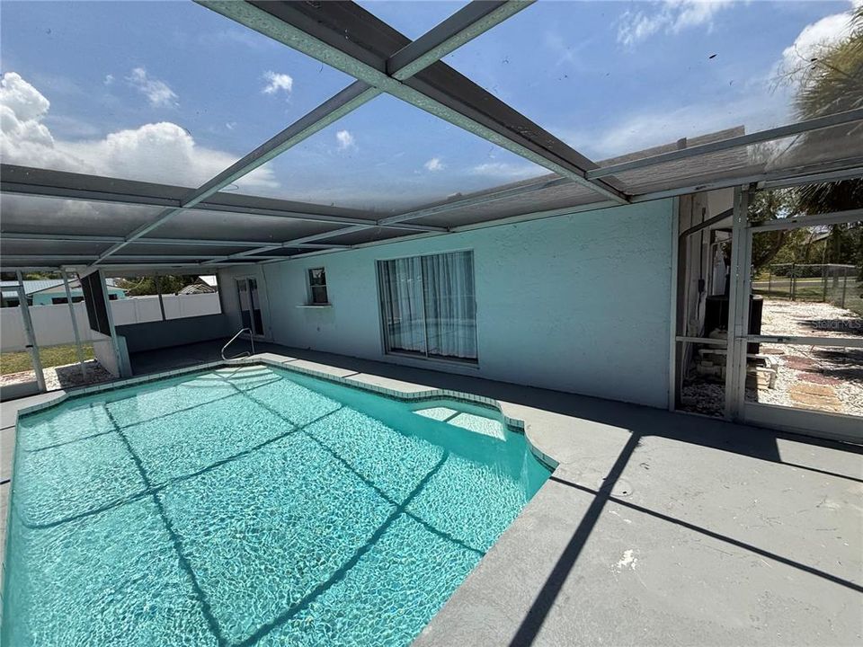 For Sale: $260,000 (2 beds, 2 baths, 1196 Square Feet)