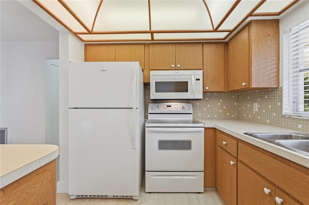 На продажу: $435,000 (3 спален, 3 ванн, 1687 Квадратных фут)