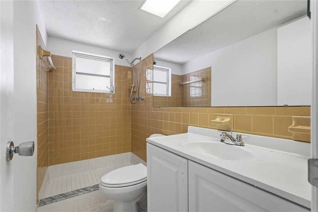 На продажу: $435,000 (3 спален, 3 ванн, 1687 Квадратных фут)