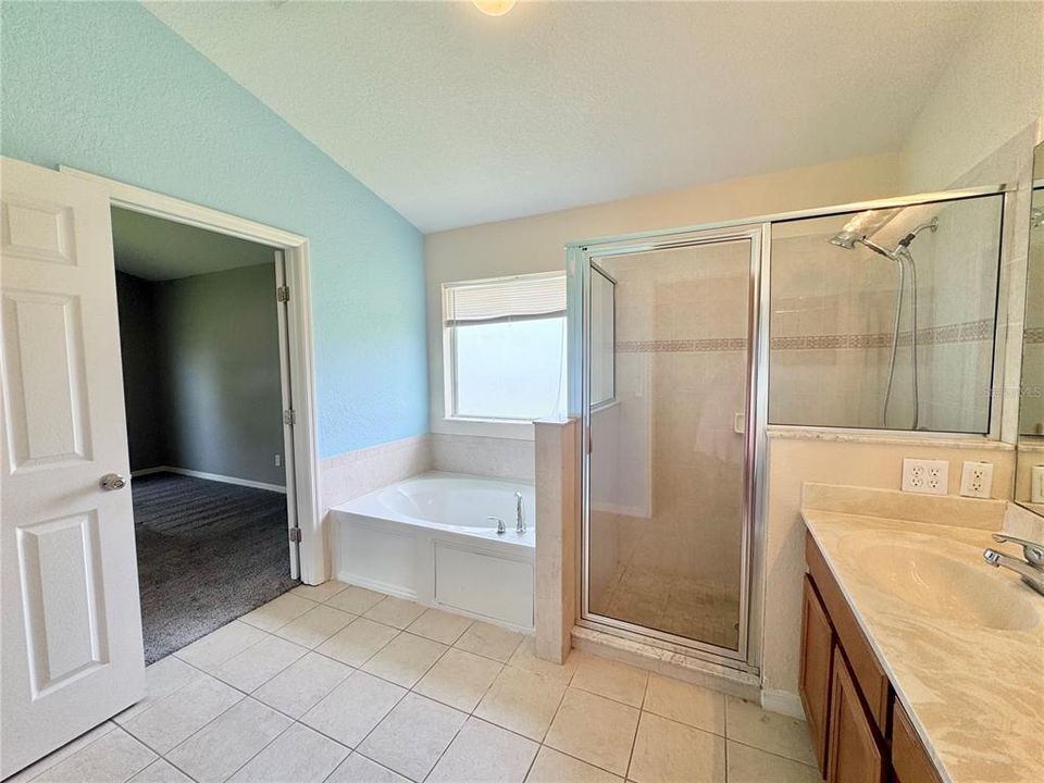 For Rent: $2,100 (4 beds, 3 baths, 1883 Square Feet)