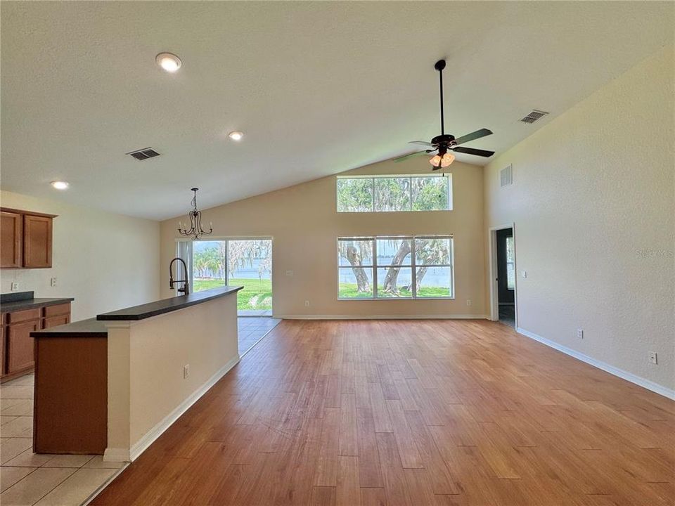 For Rent: $2,100 (4 beds, 3 baths, 1883 Square Feet)