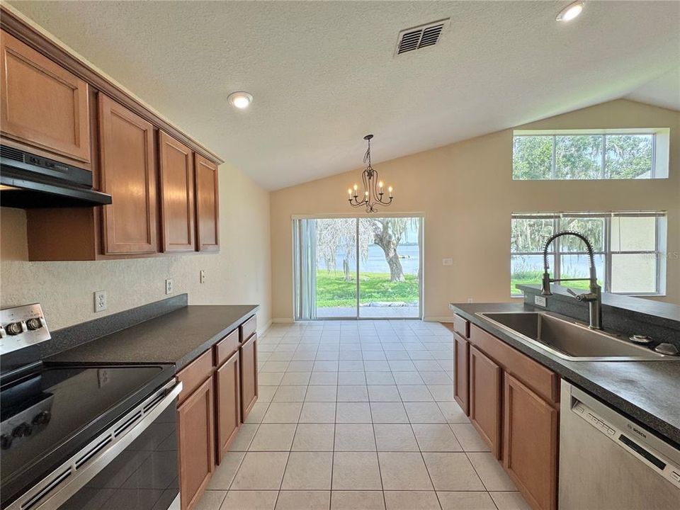 For Rent: $2,100 (4 beds, 3 baths, 1883 Square Feet)