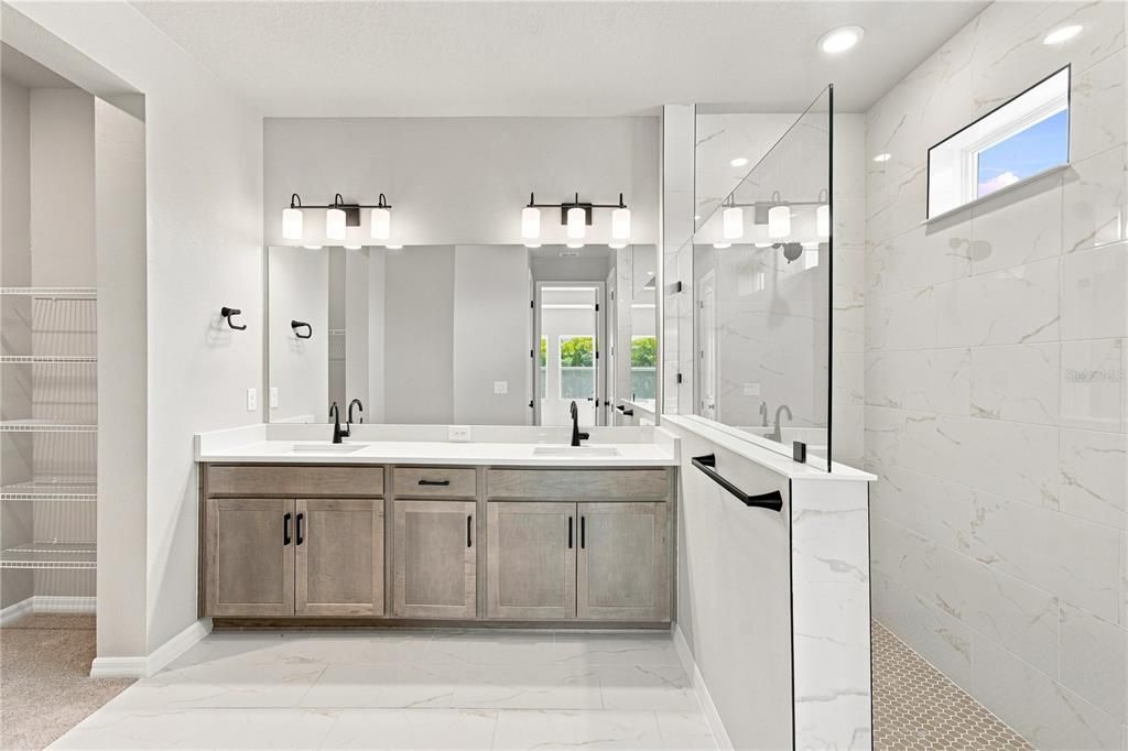Activo con contrato: $519,990 (4 camas, 3 baños, 2317 Pies cuadrados)