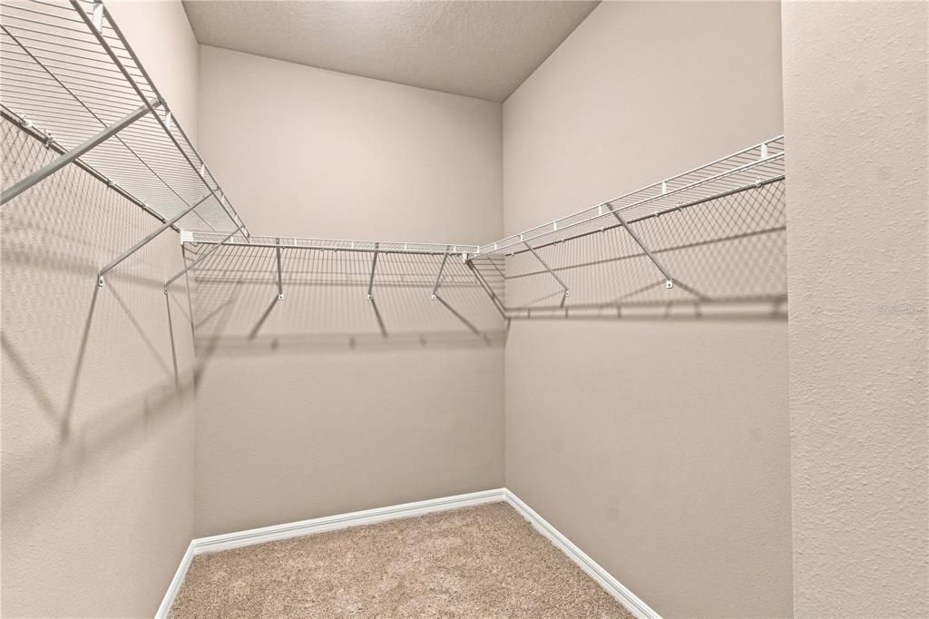 Activo con contrato: $519,990 (4 camas, 3 baños, 2317 Pies cuadrados)