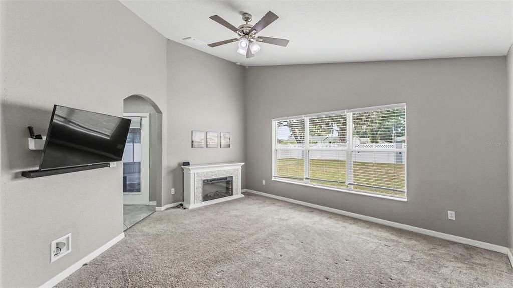 For Sale: $349,900 (4 beds, 3 baths, 2133 Square Feet)