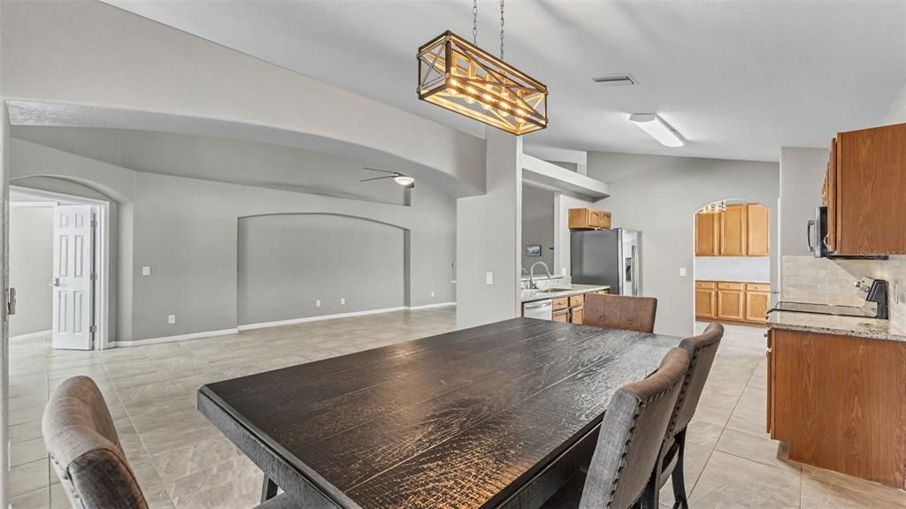 For Sale: $349,900 (4 beds, 3 baths, 2133 Square Feet)