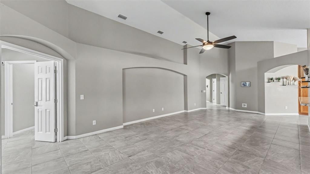 For Sale: $349,900 (4 beds, 3 baths, 2133 Square Feet)