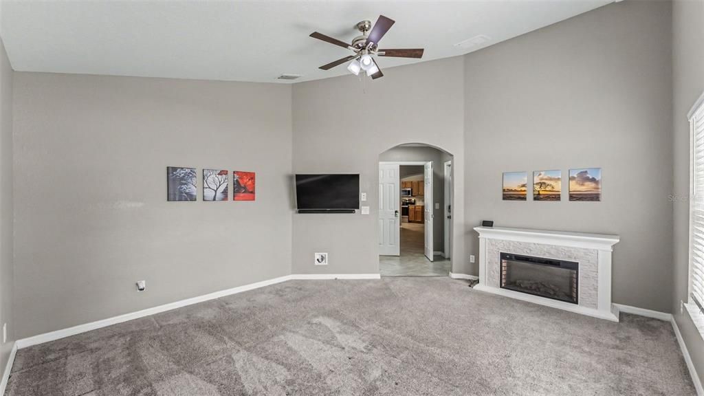 For Sale: $349,900 (4 beds, 3 baths, 2133 Square Feet)