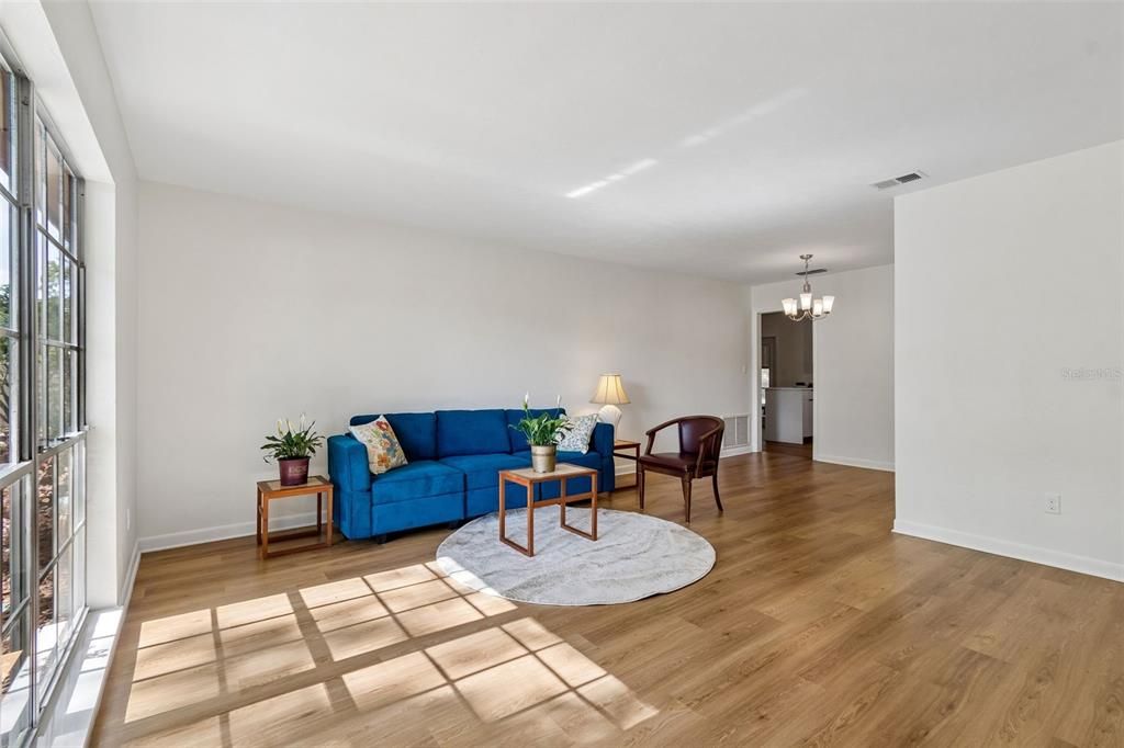 En Venta: $295,000 (3 camas, 2 baños, 1267 Pies cuadrados)