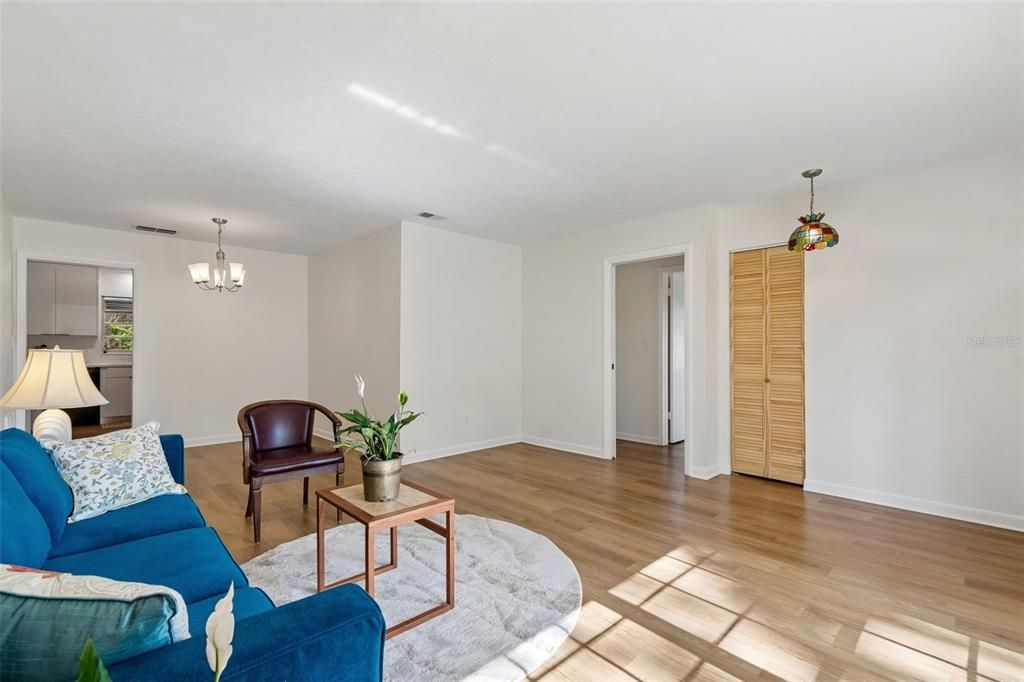 En Venta: $295,000 (3 camas, 2 baños, 1267 Pies cuadrados)