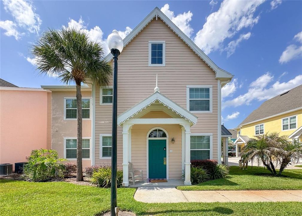 For Rent: $1,750 (1 beds, 1 baths, 834 Square Feet)