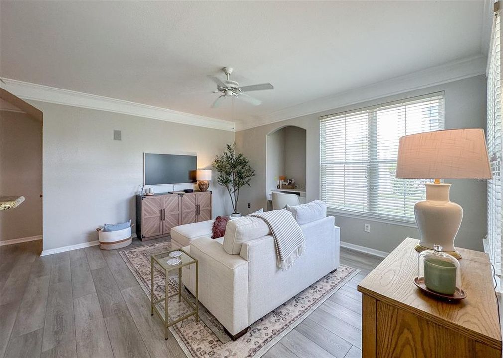 For Rent: $1,750 (1 beds, 1 baths, 834 Square Feet)