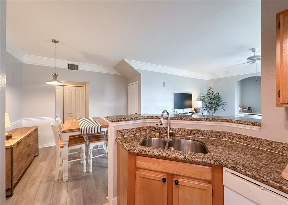 For Rent: $1,750 (1 beds, 1 baths, 834 Square Feet)