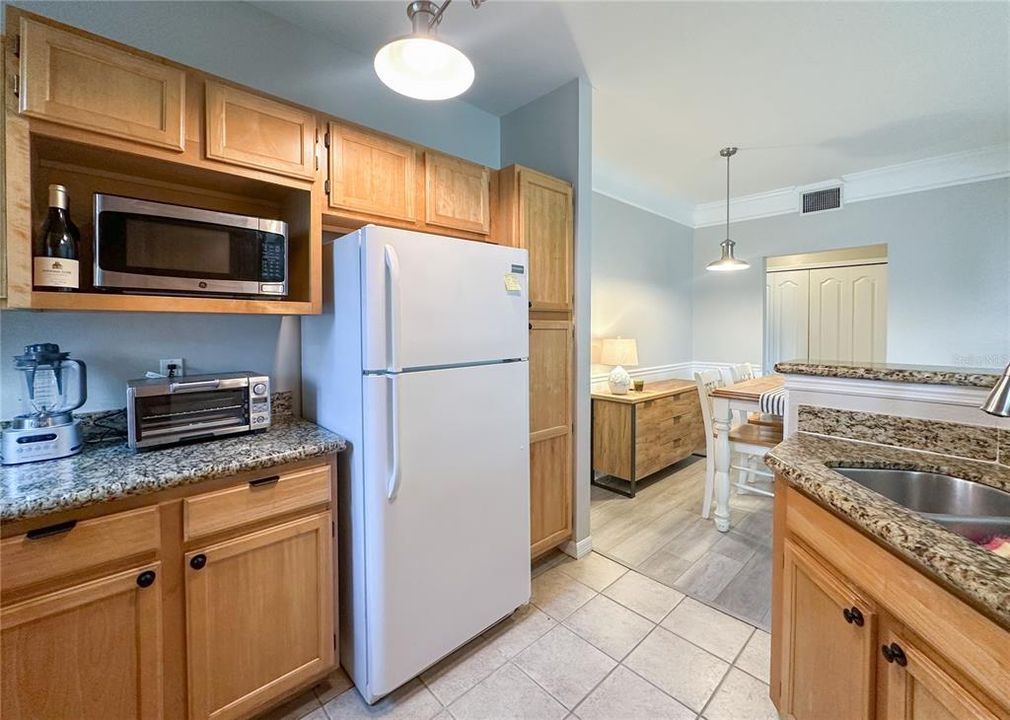For Rent: $1,750 (1 beds, 1 baths, 834 Square Feet)