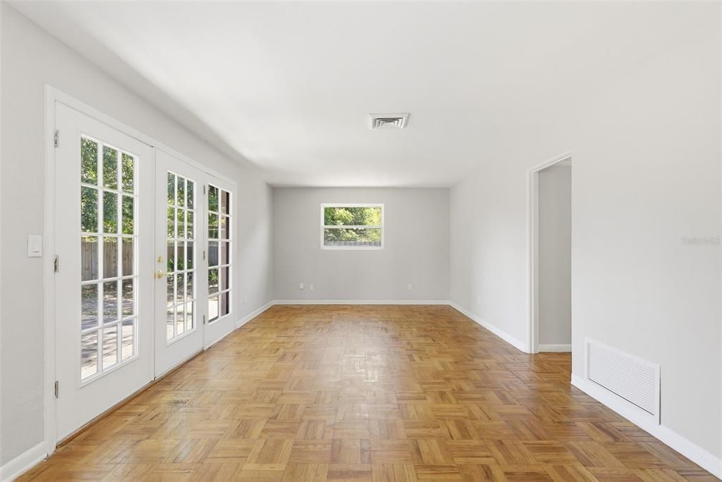 For Sale: $475,000 (3 beds, 2 baths, 1238 Square Feet)