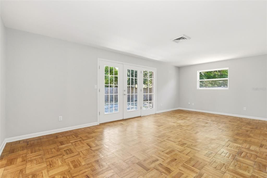 For Sale: $475,000 (3 beds, 2 baths, 1238 Square Feet)