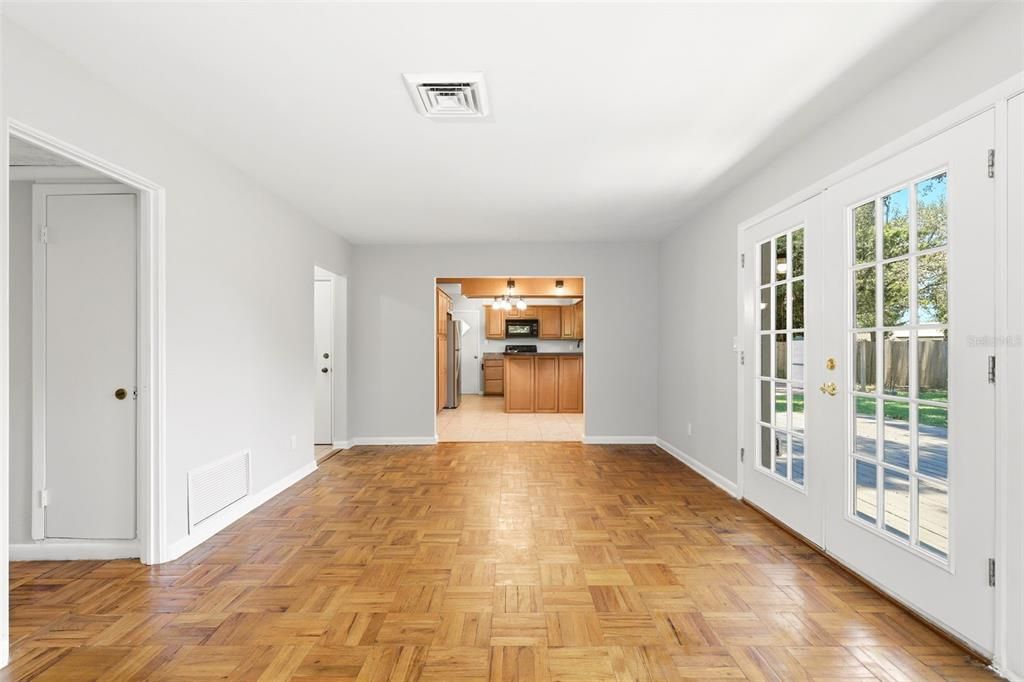 For Sale: $475,000 (3 beds, 2 baths, 1238 Square Feet)