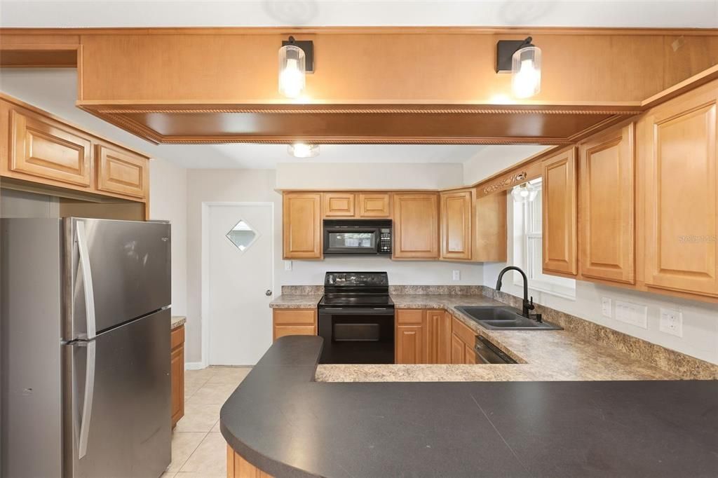 For Sale: $475,000 (3 beds, 2 baths, 1238 Square Feet)
