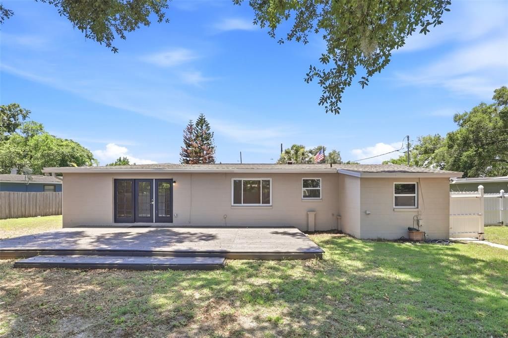 For Sale: $475,000 (3 beds, 2 baths, 1238 Square Feet)