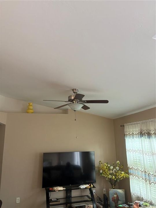 For Sale: $249,900 (3 beds, 2 baths, 1293 Square Feet)