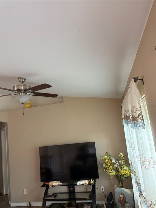For Sale: $249,900 (3 beds, 2 baths, 1293 Square Feet)