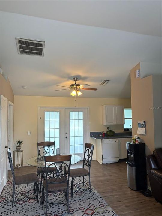 For Sale: $249,900 (3 beds, 2 baths, 1293 Square Feet)