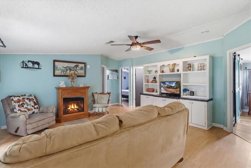 For Sale: $225,000 (3 beds, 2 baths, 1142 Square Feet)