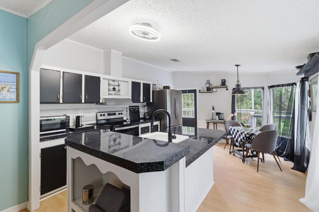For Sale: $225,000 (3 beds, 2 baths, 1142 Square Feet)