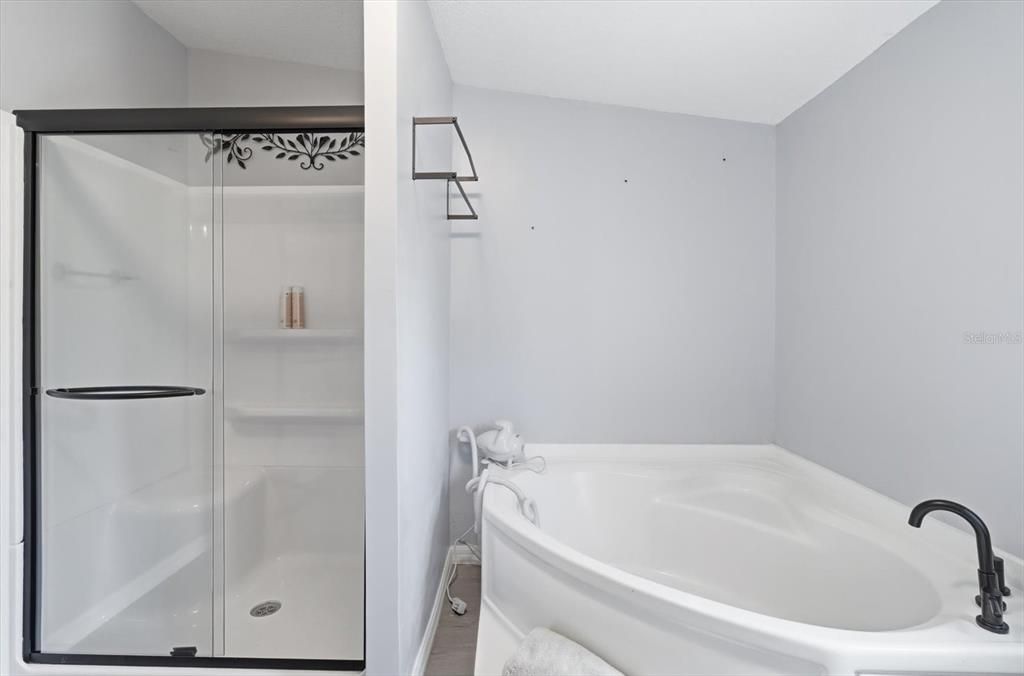 For Sale: $225,000 (3 beds, 2 baths, 1142 Square Feet)