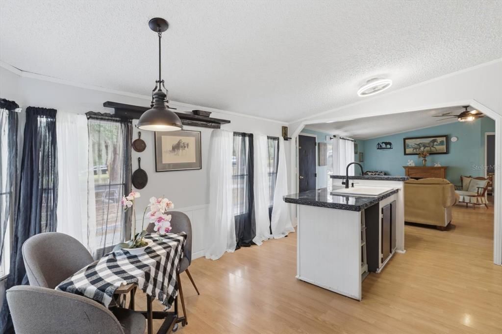 For Sale: $225,000 (3 beds, 2 baths, 1142 Square Feet)