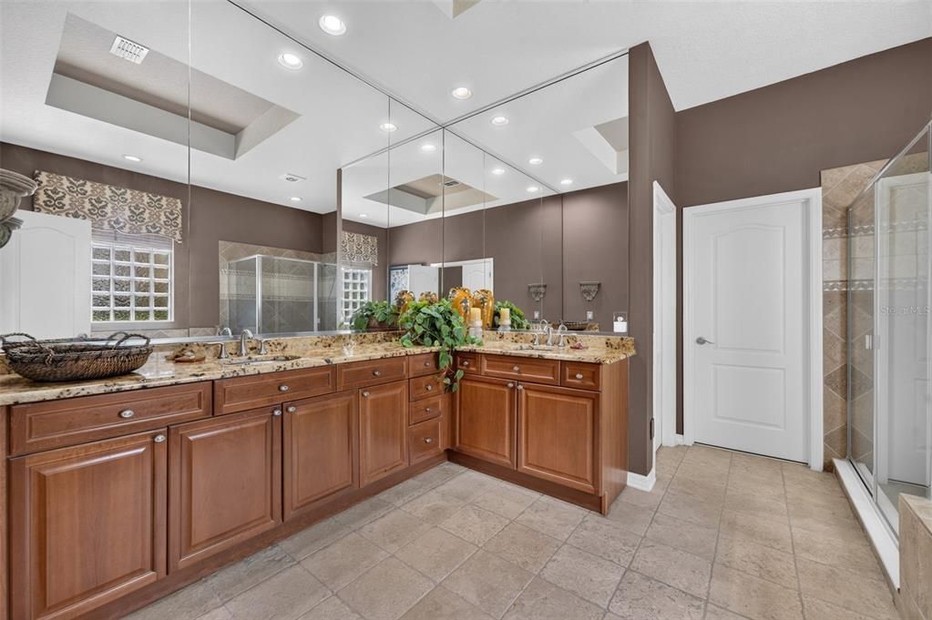 En Venta: $624,000 (4 camas, 2 baños, 2776 Pies cuadrados)