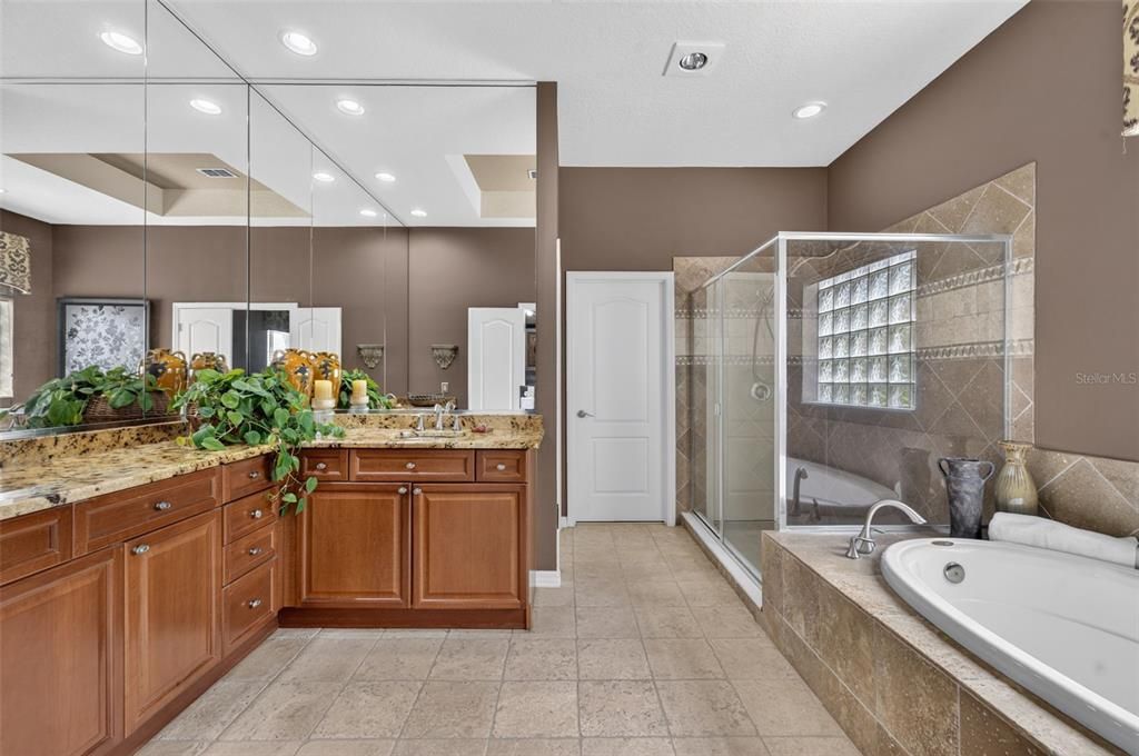 En Venta: $624,000 (4 camas, 2 baños, 2776 Pies cuadrados)