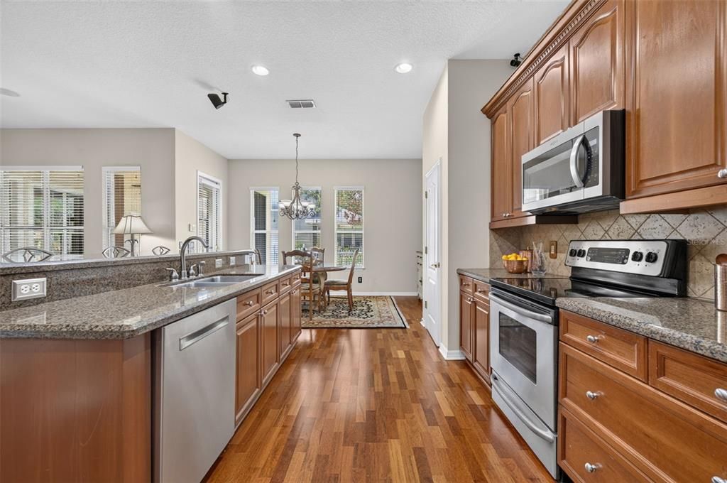 En Venta: $624,000 (4 camas, 2 baños, 2776 Pies cuadrados)