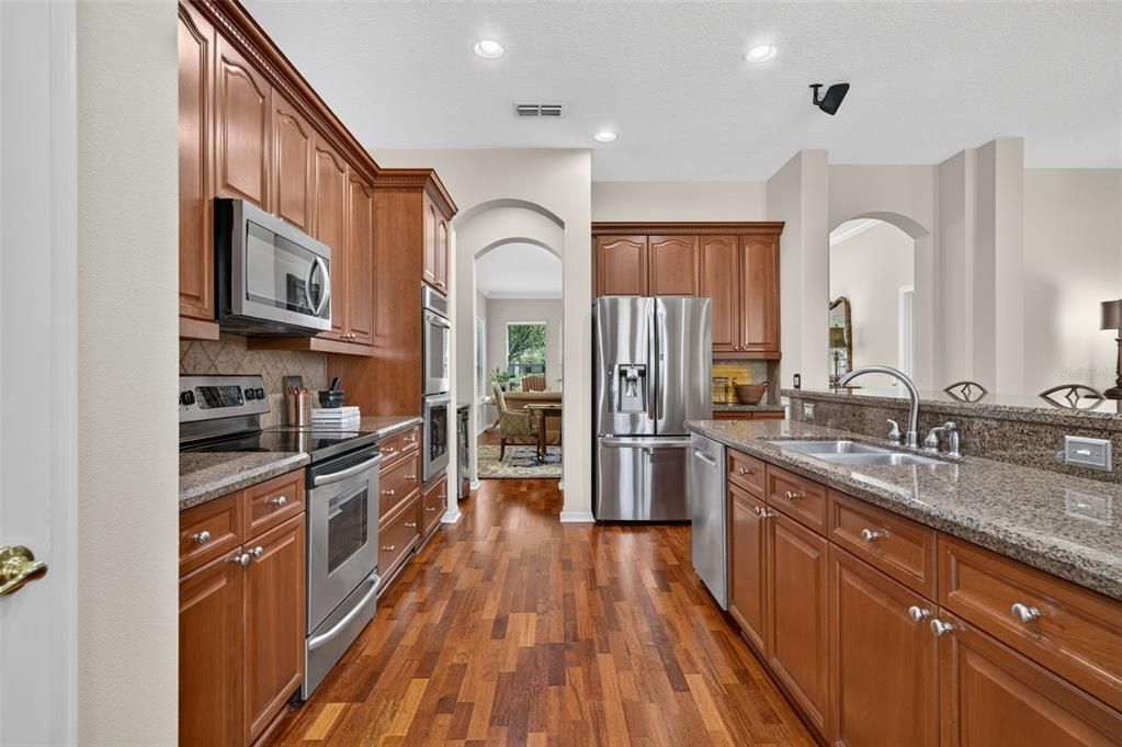 En Venta: $624,000 (4 camas, 2 baños, 2776 Pies cuadrados)